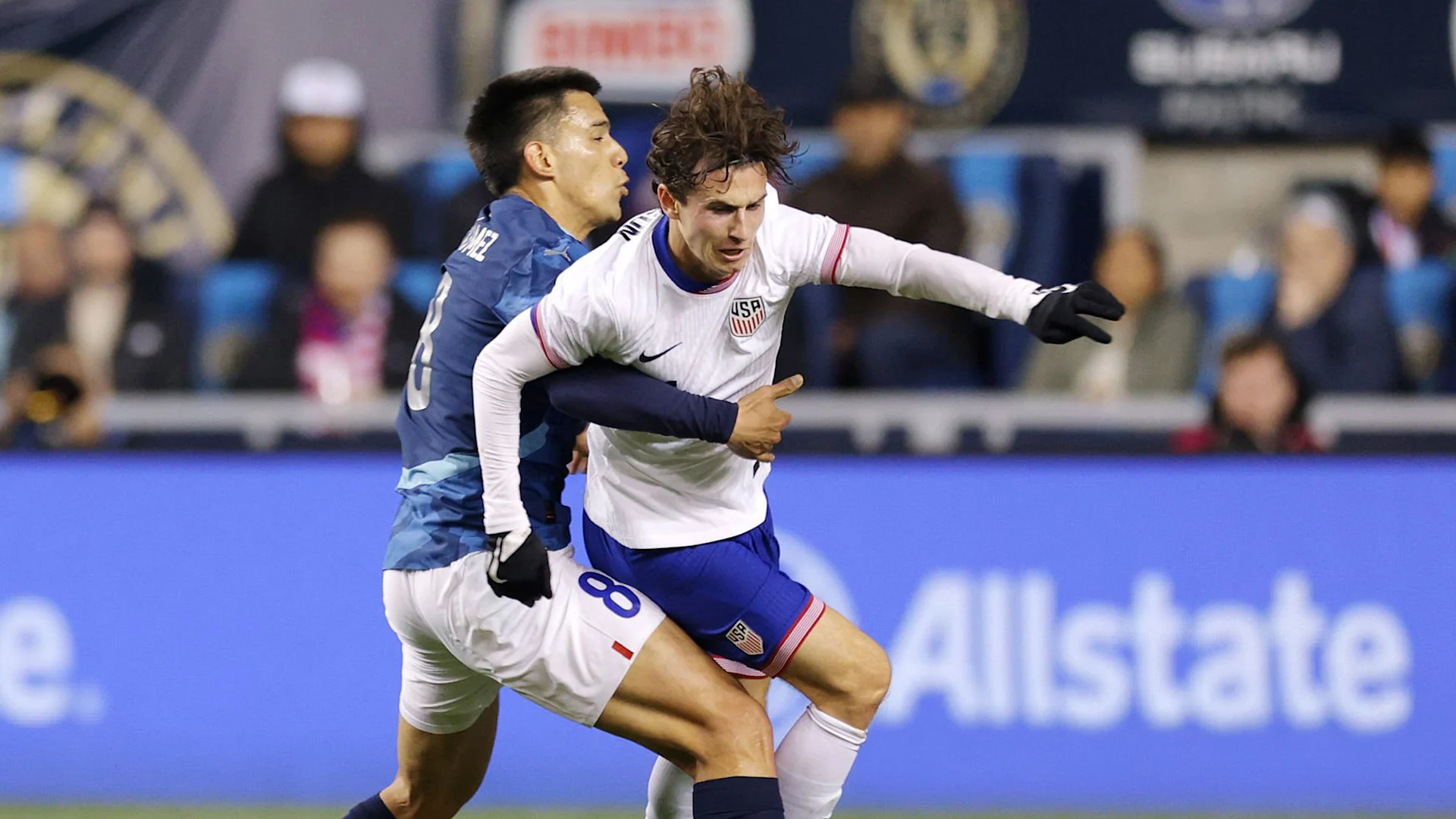 布伦登·阿伦森表现出色，美国队在激烈的友谊赛中险胜巴拉圭